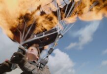 Tom Cruise tildeles Guinness rekord etter 16 brennende fallskjermhopp under innspilling av Mission Impossible