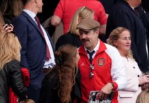 Ted Lasso-stjernen Jason Sudeikis på tribunen da Arsenal vant over Nottingham Forest