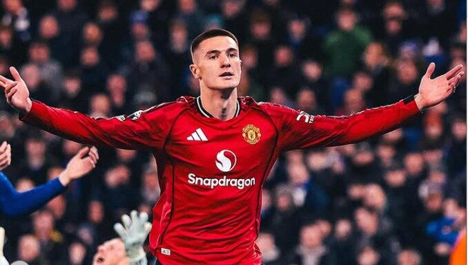 Agenten til Manchester United stjerne vil han skal omtales som «super-spiss»