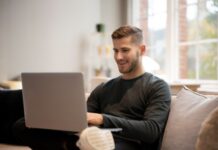 Usynlig styring av brukernes oppmerksomhet i digitale tjenester