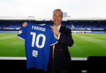 «Fullstendig idioti» – Ipswich Town med «PR-selvmord» etter Nigel Farage-besøk