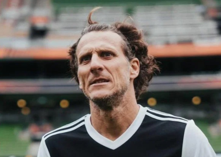 Diego Forlan får jobben med å «rette opp» etter trenerlegendes VM-fiasko